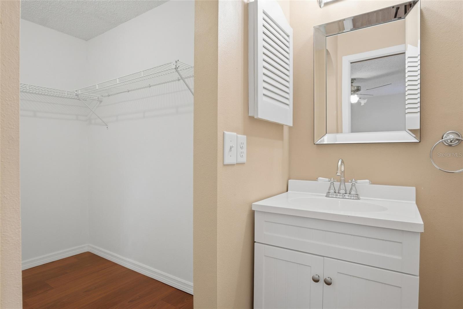 DELTON LAKES UN 04 - Residential