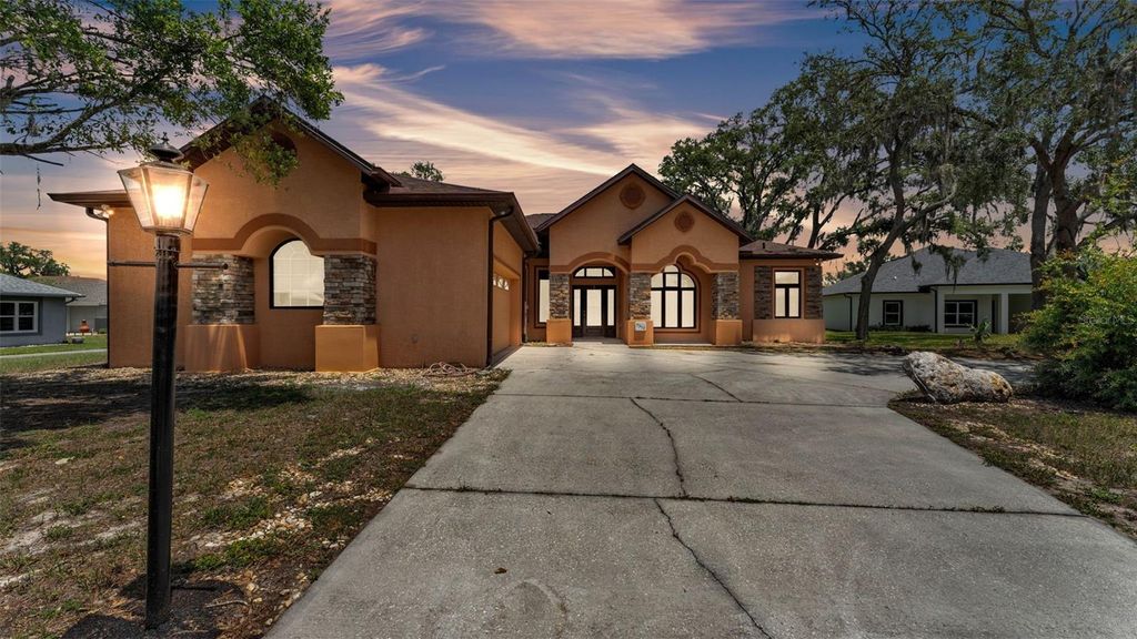 Photo of 5370 Boxtree Court, Dade City, FL 33523 (MLS # L4953324)