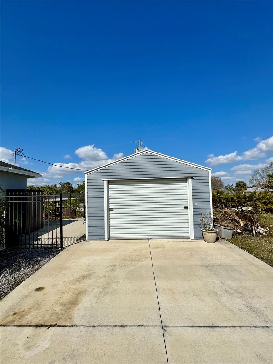 BAY SHORES - Residential