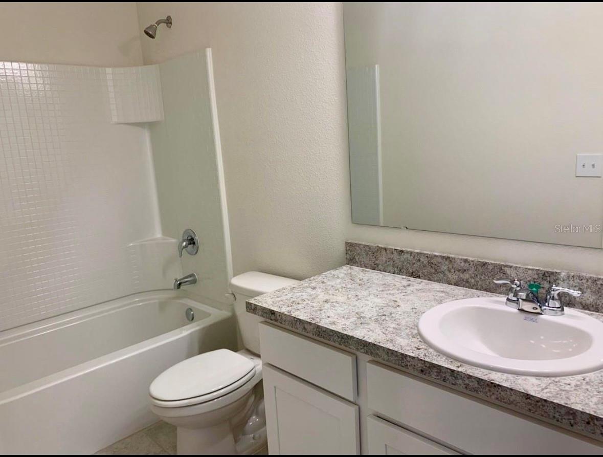 LINCOLN OAKS - Residential Lease