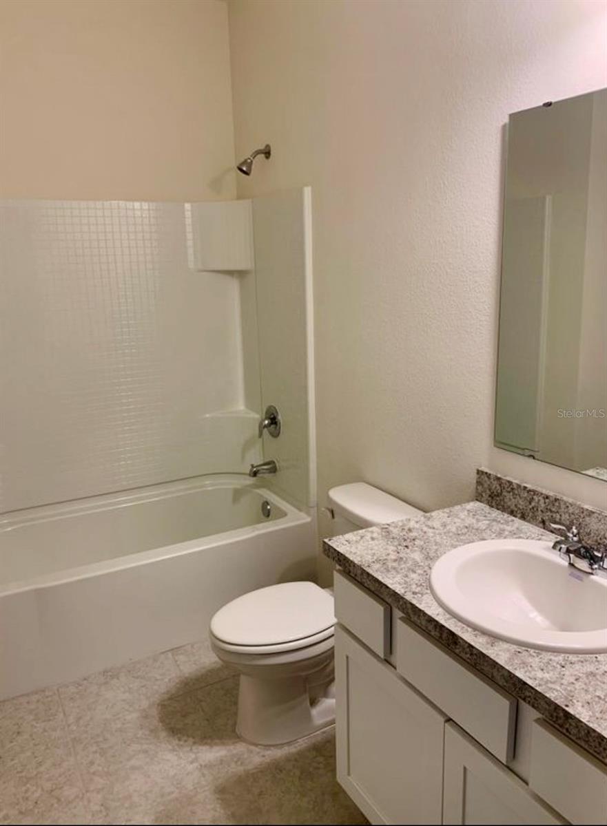 LINCOLN OAKS - Residential Lease