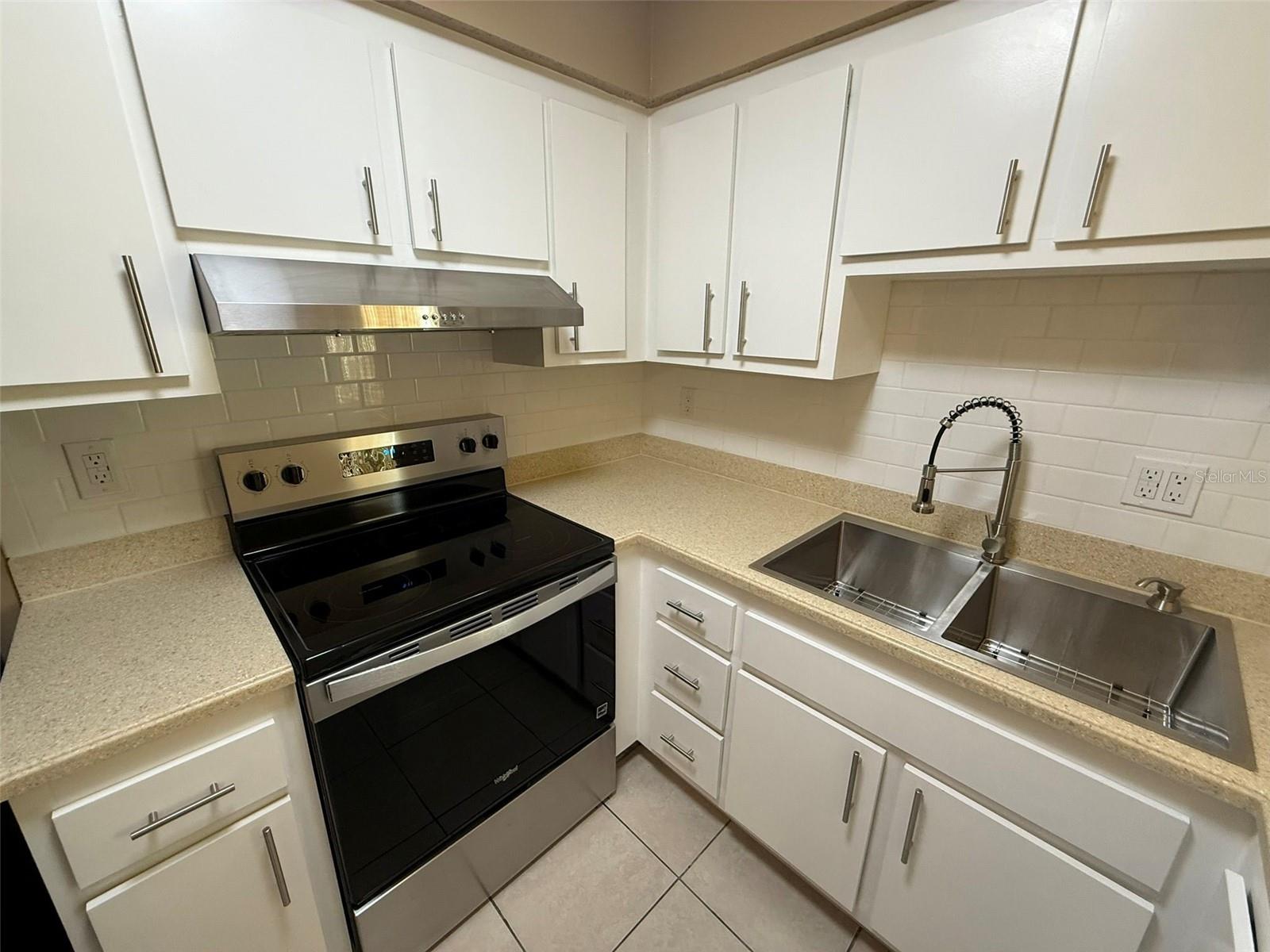 SUNSHINE VILLAS BLDG J - Residential Lease