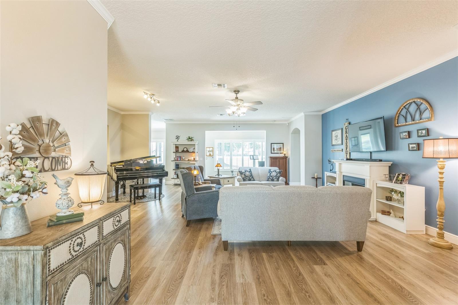 2000 FARMINGTON COURT