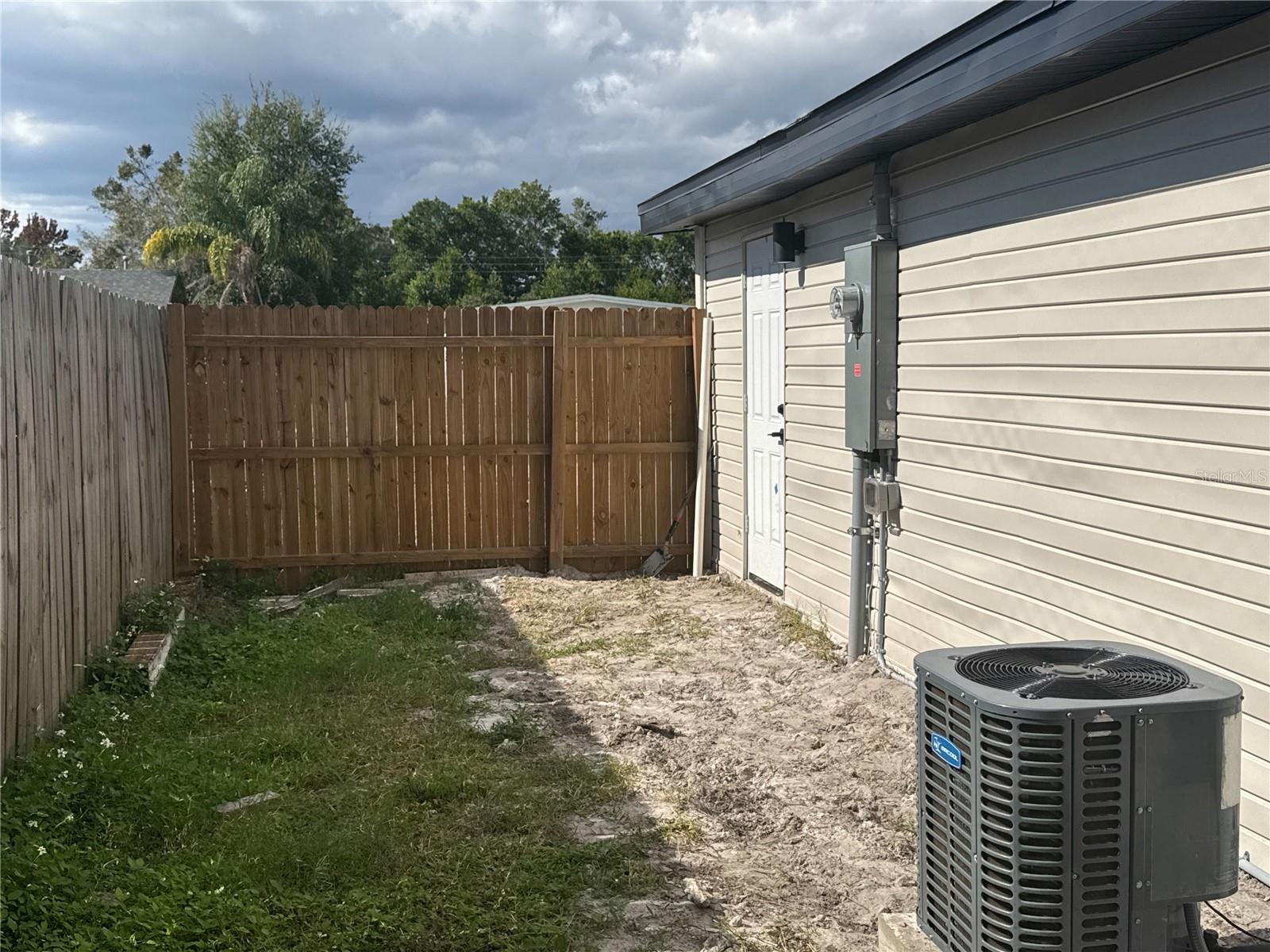 DELTONA LAKES UNIT 30 - Residential Lease
