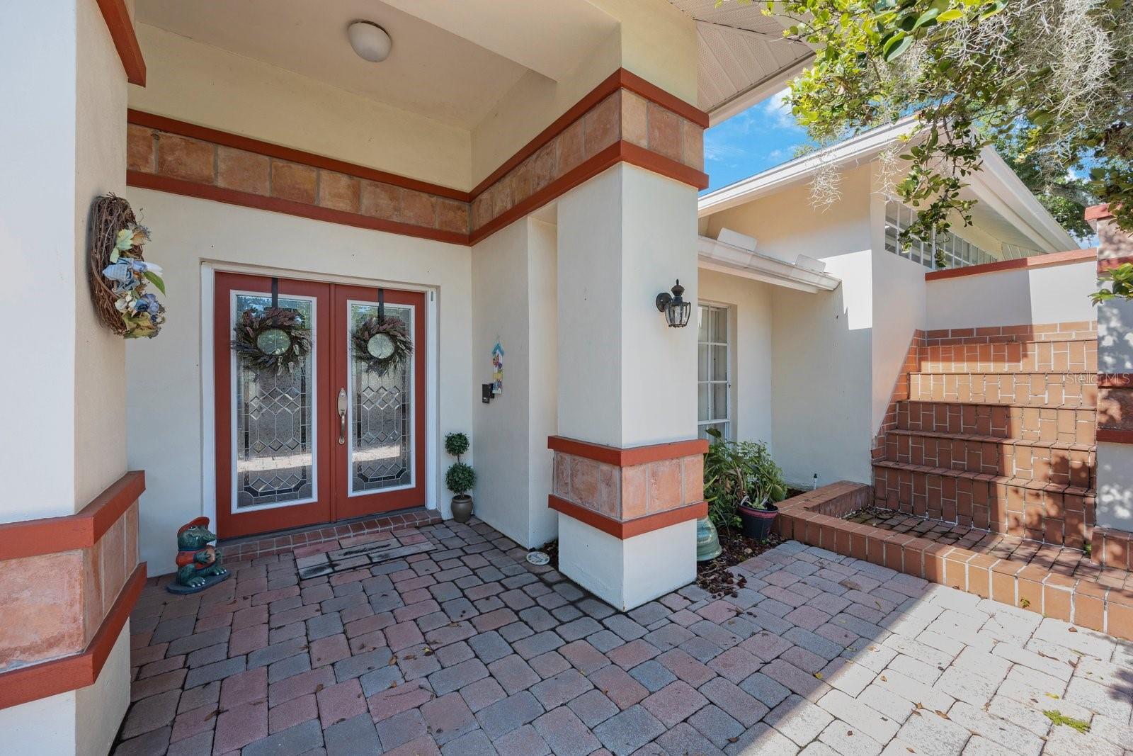 512 CRYSTAL GROVE BOULEVARD