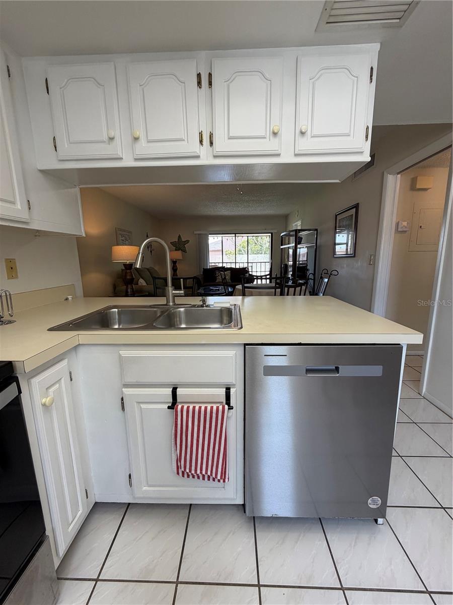 MEADOWS CONDO AT EAST LAKE WOODLANDS - Residential