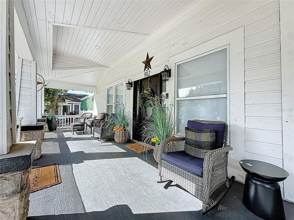 Photo of 902 W Baker Street, Plant City, FL 33563 (MLS # L4957258)