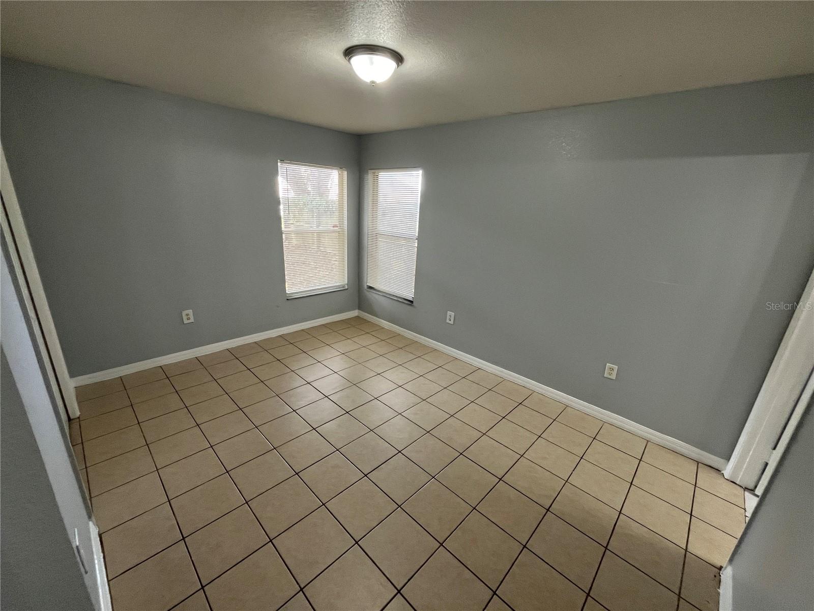 SHADY OAK TRAIL - Residential Lease