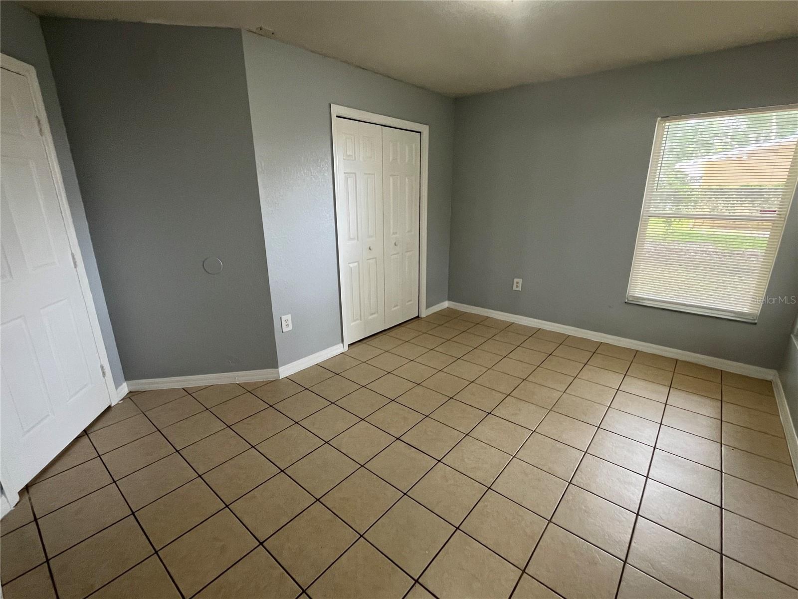 SHADY OAK TRAIL - Residential Lease