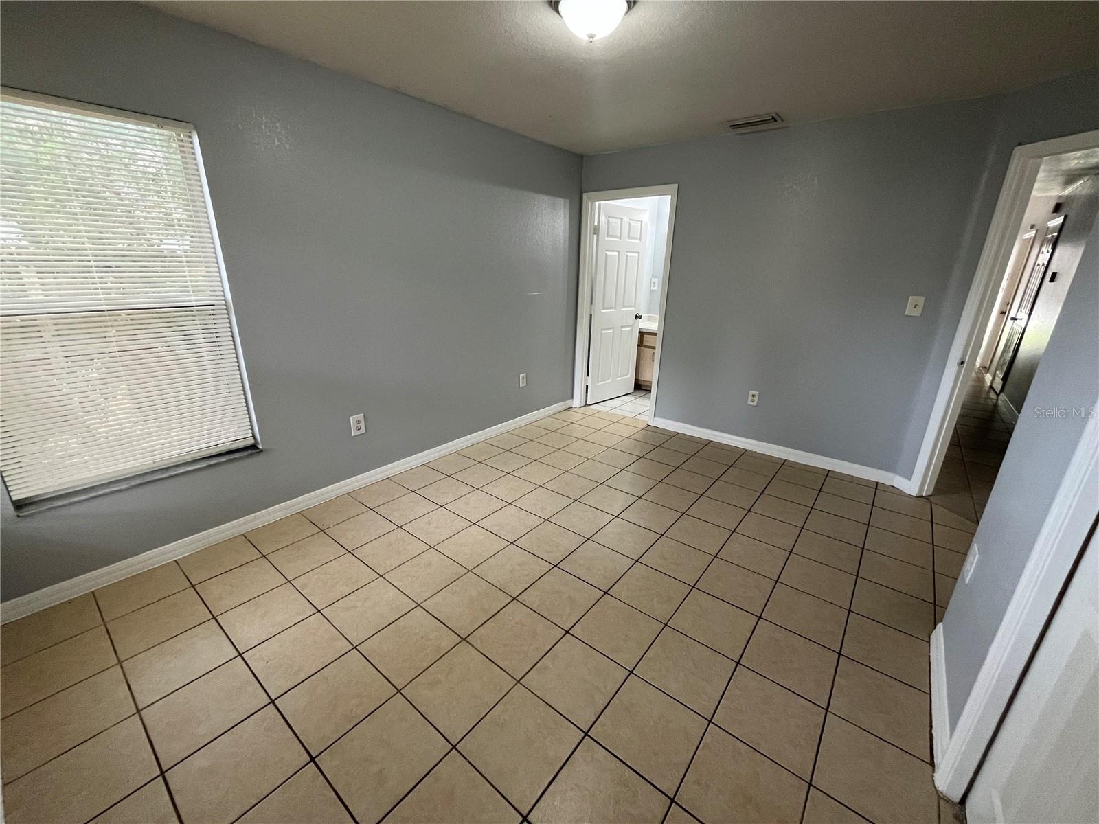 SHADY OAK TRAIL - Residential Lease