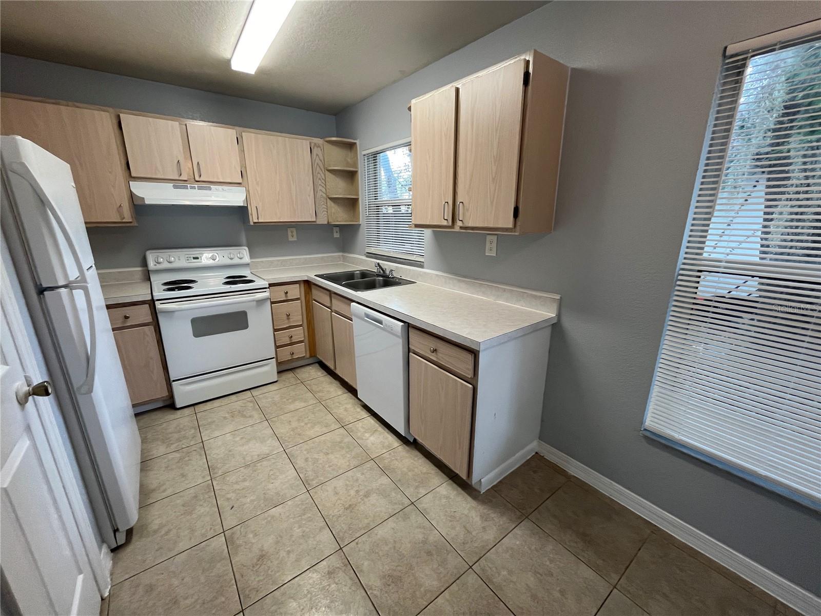 SHADY OAK TRAIL - Residential Lease