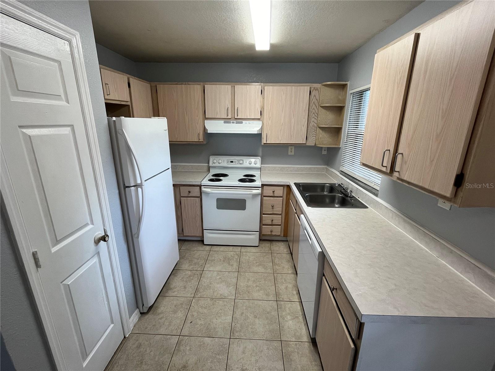 SHADY OAK TRAIL - Residential Lease