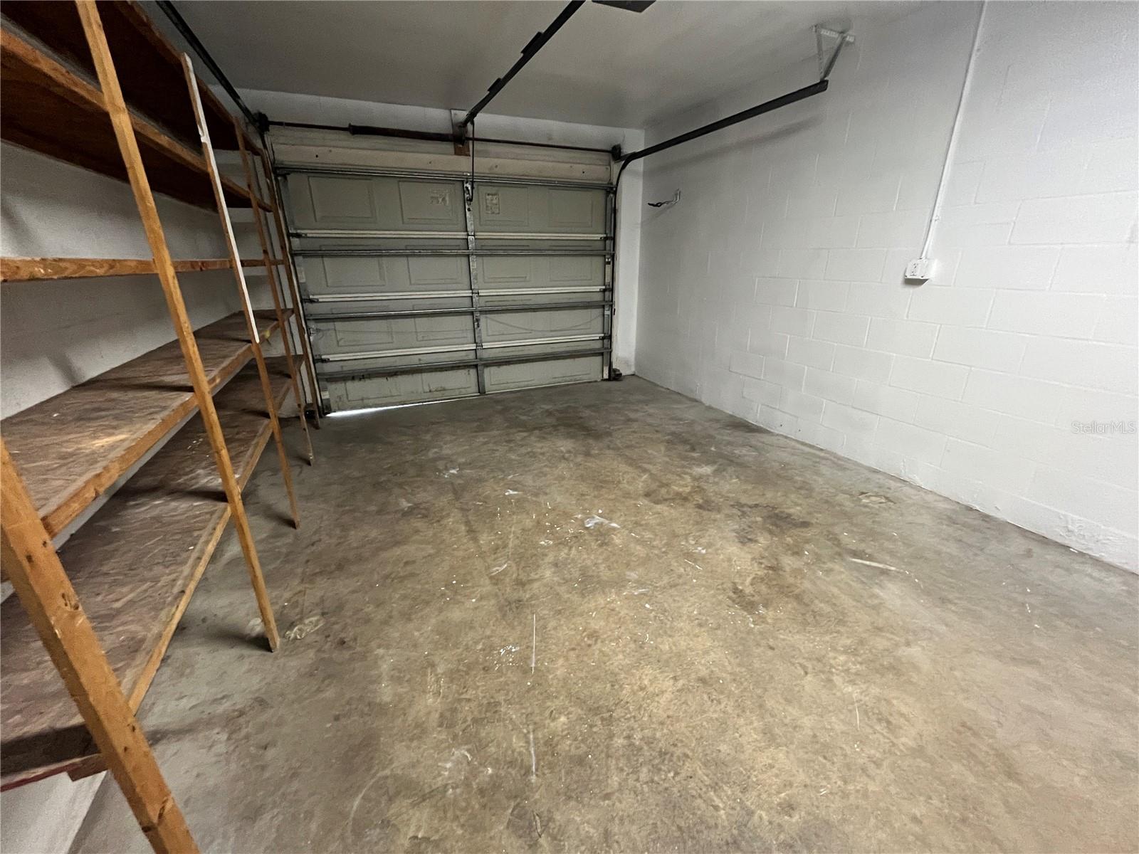 SHADY OAK TRAIL - Residential Lease