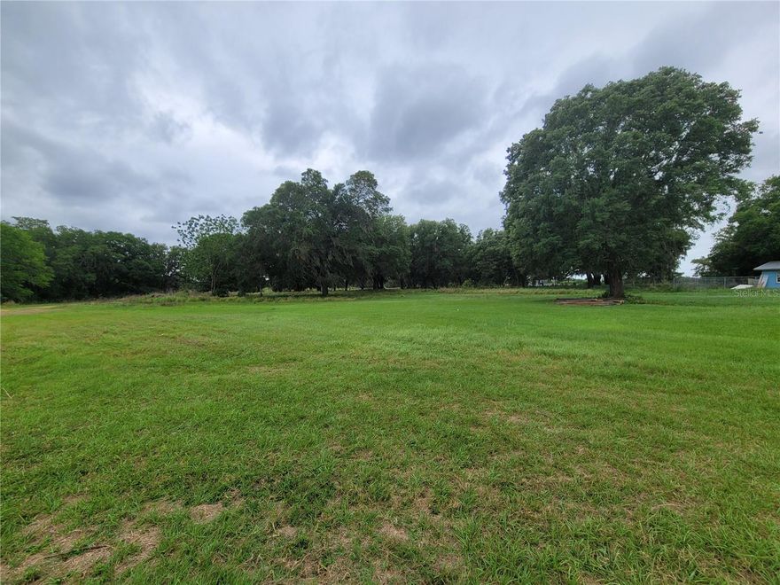 ATTENTION INVESTORS !!! GREAT LOCATION - RAPID GROWTH IN THE SURROUNDING AREA. High traffic corner..... Up to 20 acres!!!