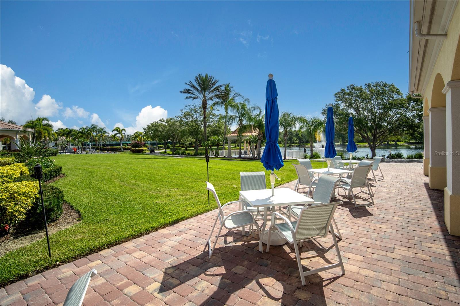 VILLAGEWALK - Residential