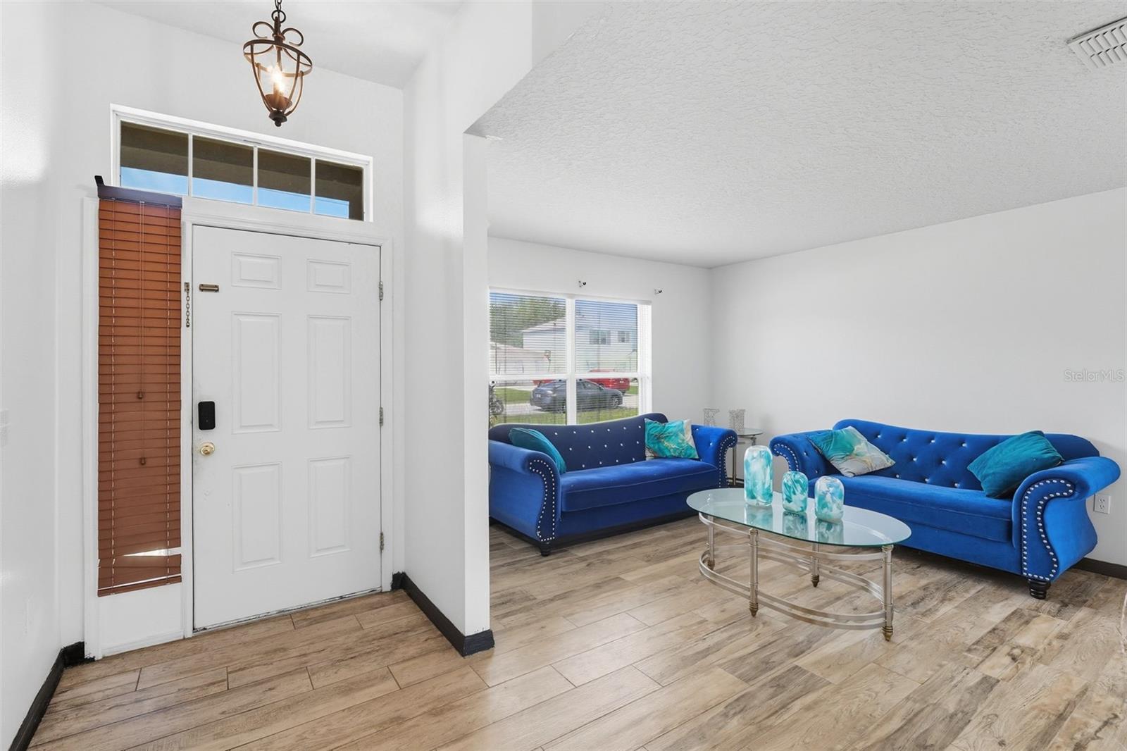 Casas a venda 4 - Jen Dantas 1636 TENCH COURT