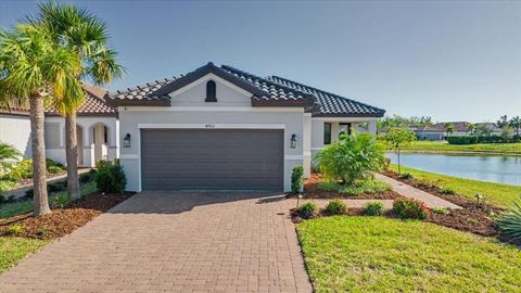 Photo of 4760 Crestpoint Way, Palmetto, FL 34221 (MLS # A4685273)