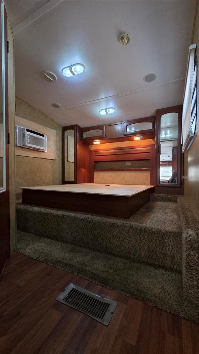 YOGI BEARS JELLYSTONE PARK CONDO - Land