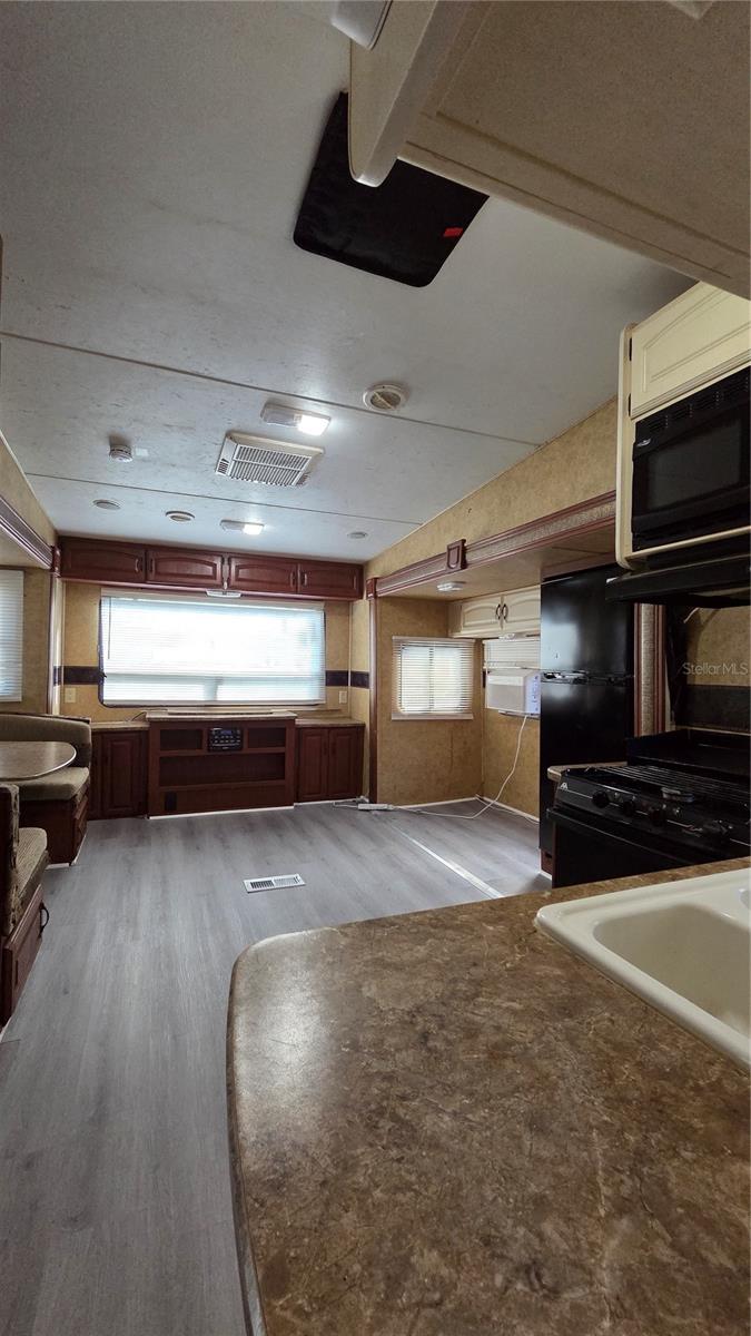 YOGI BEARS JELLYSTONE PARK CONDO - Land