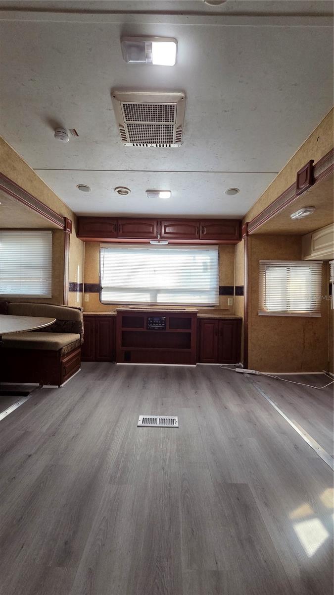 YOGI BEARS JELLYSTONE PARK CONDO - Land