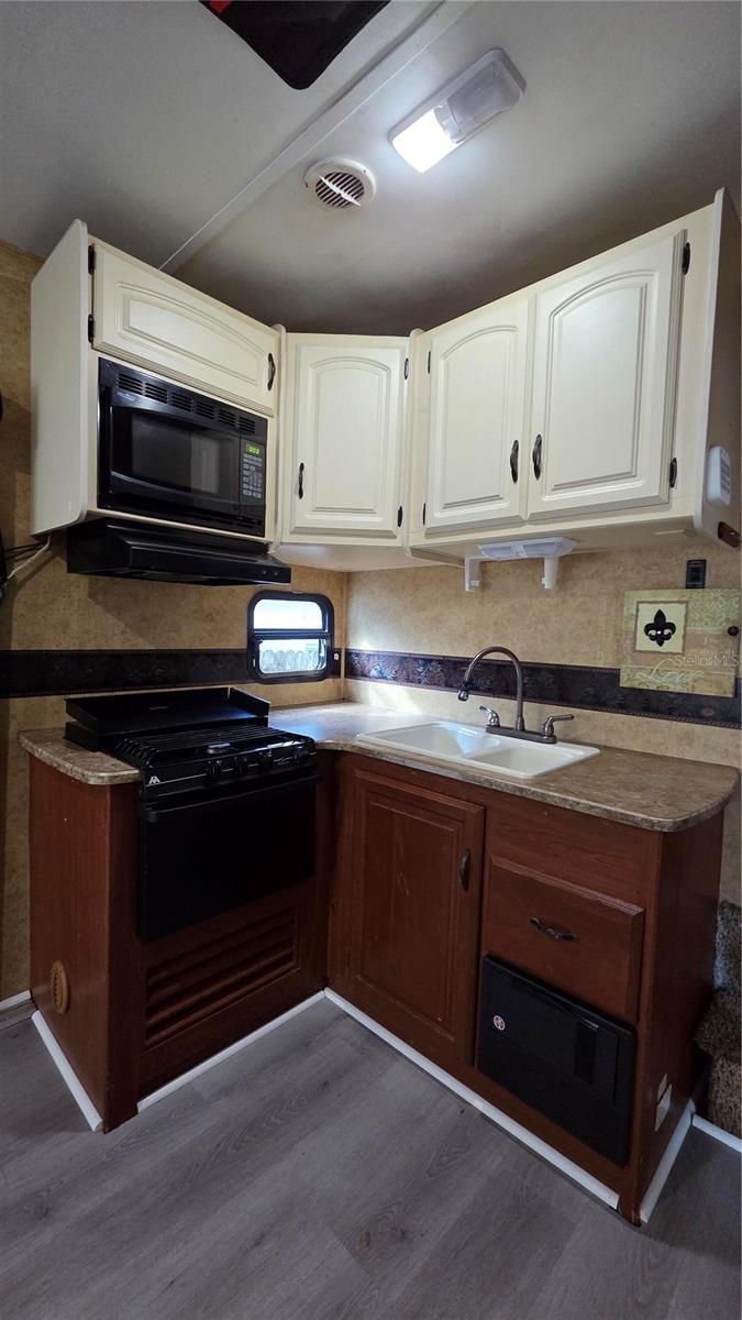 YOGI BEARS JELLYSTONE PARK CONDO - Land