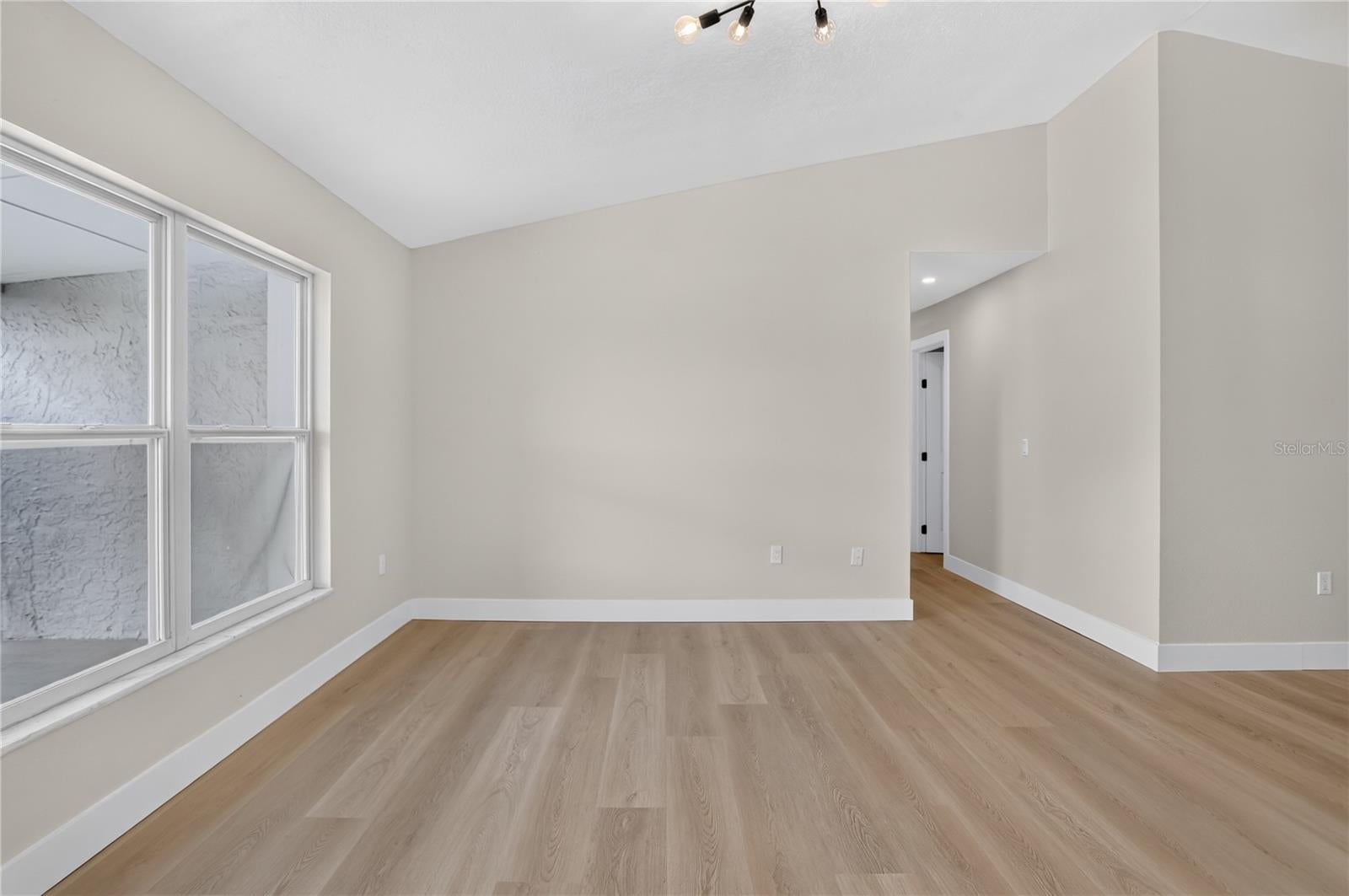 380 BUTTONWOOD DRIVE