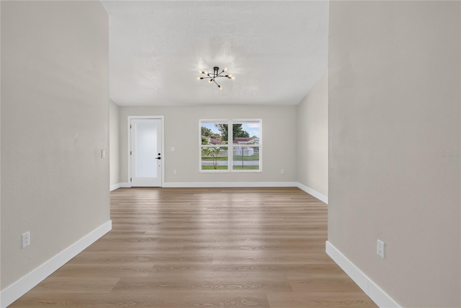 380 BUTTONWOOD DRIVE