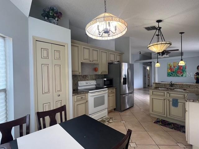 4125 HAMPSHIRE VILLAGE COURT