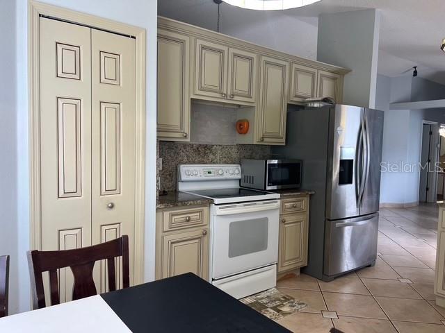 4125 HAMPSHIRE VILLAGE COURT