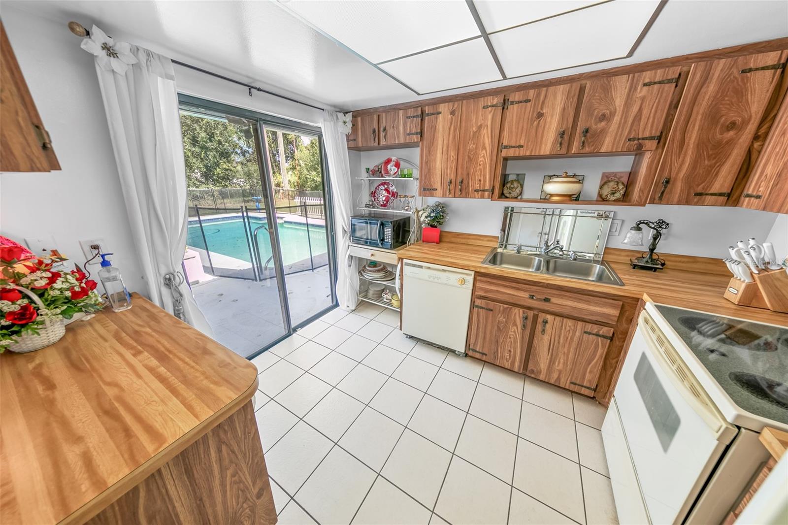 1213 JEFFERY DRIVE