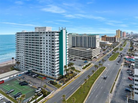 A home in DAYTONA BEACH