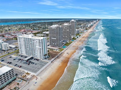 A home in DAYTONA BEACH