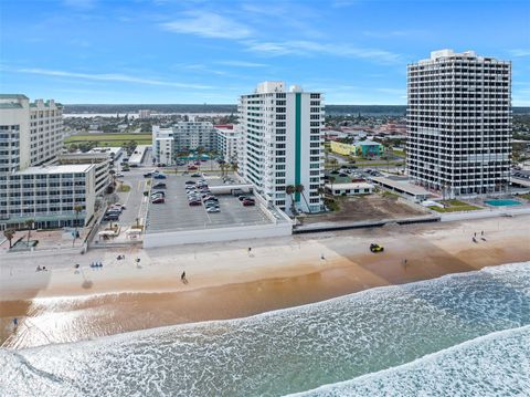 A home in DAYTONA BEACH