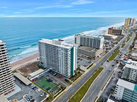 A home in DAYTONA BEACH