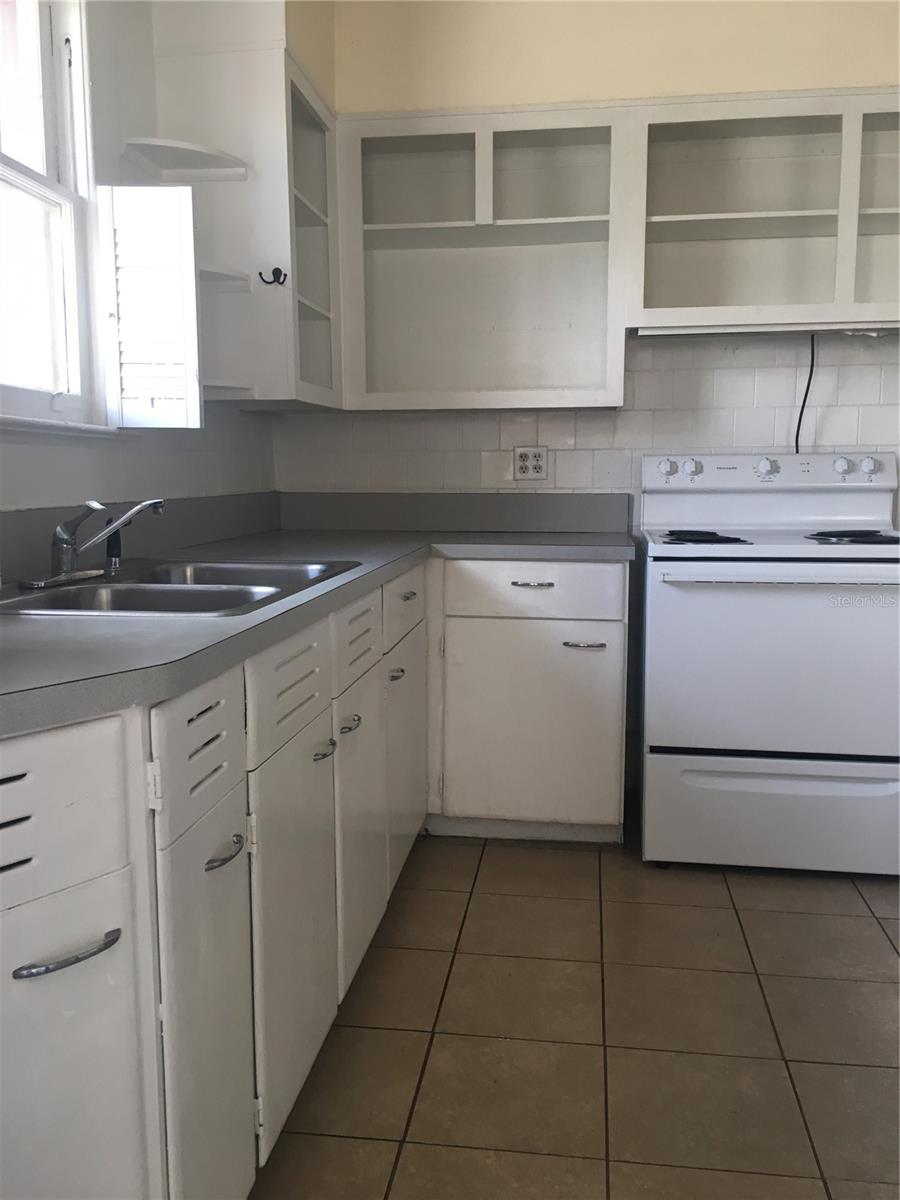 BENTWOOD - Residential Lease