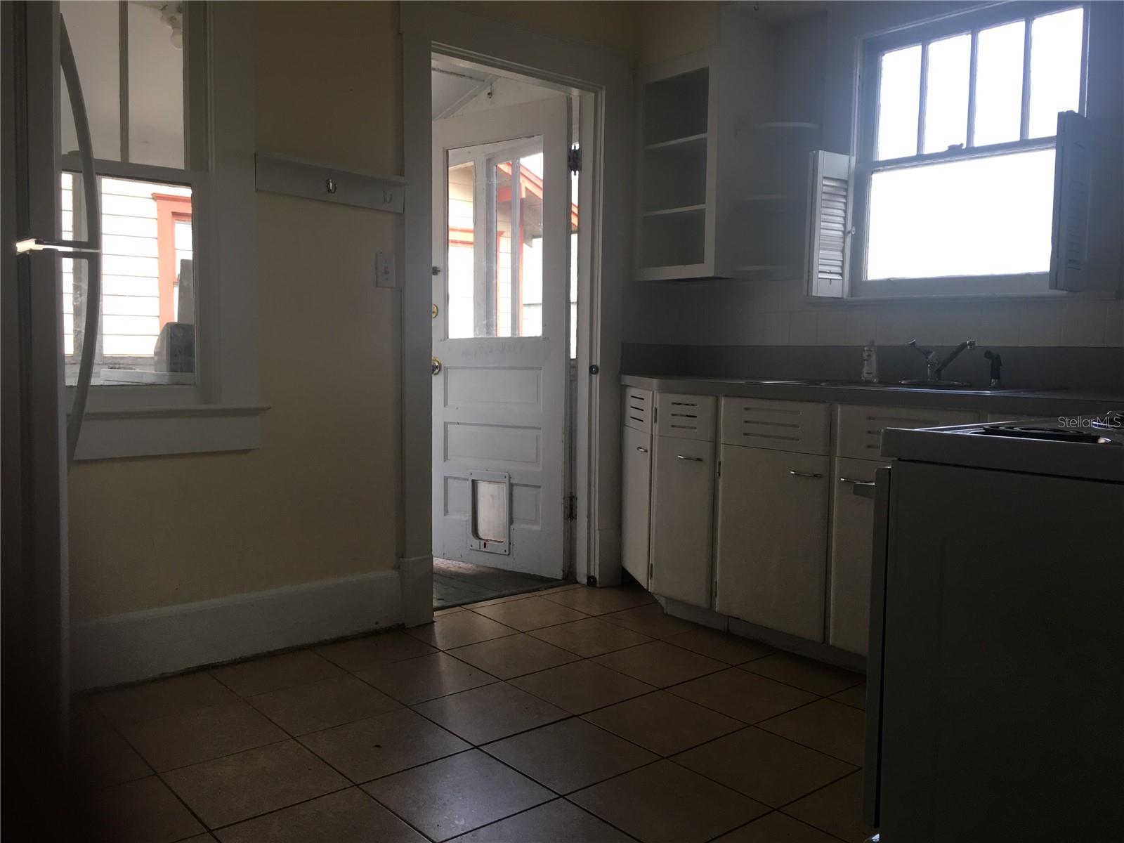 BENTWOOD - Residential Lease