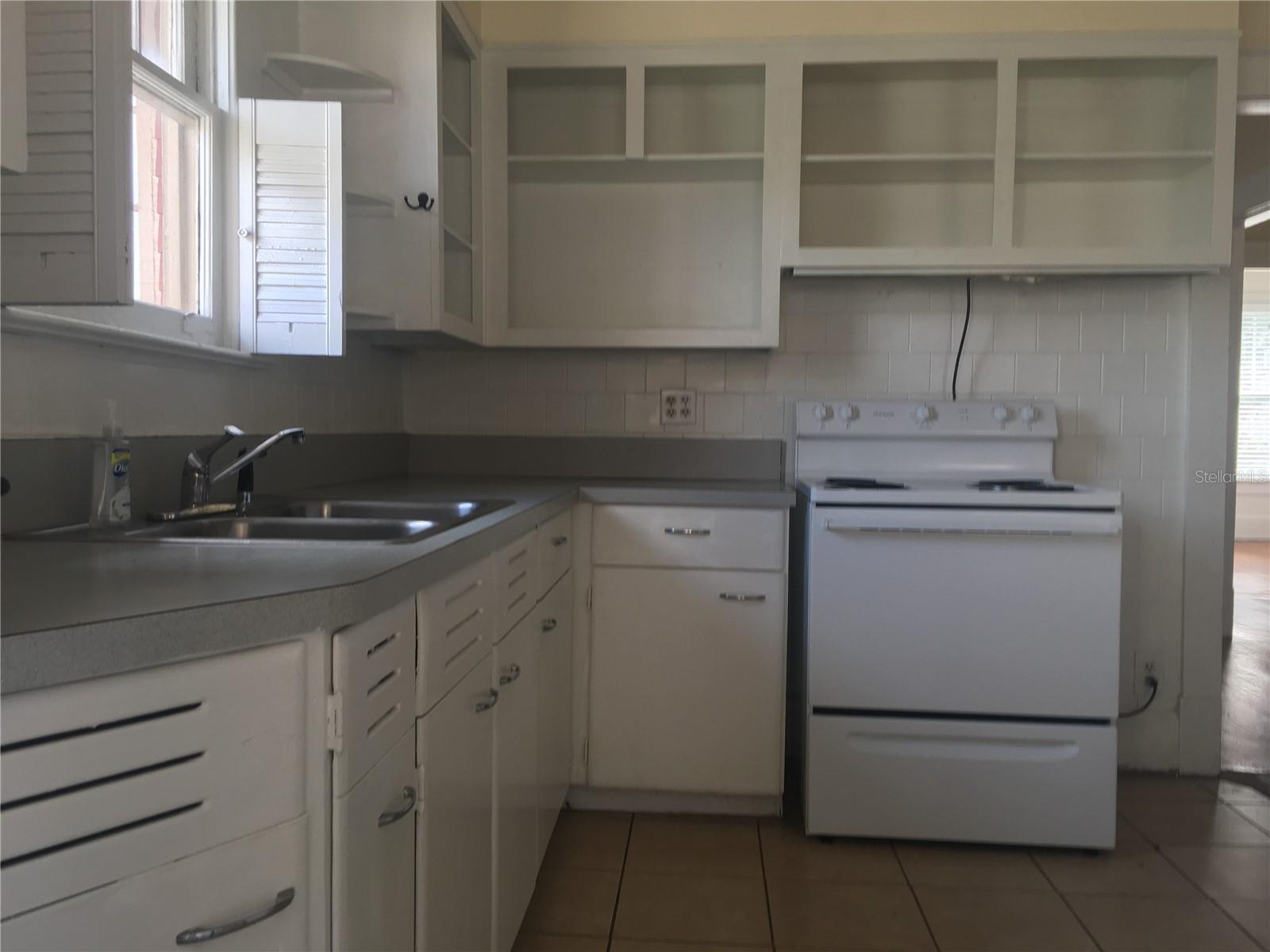 BENTWOOD - Residential Lease