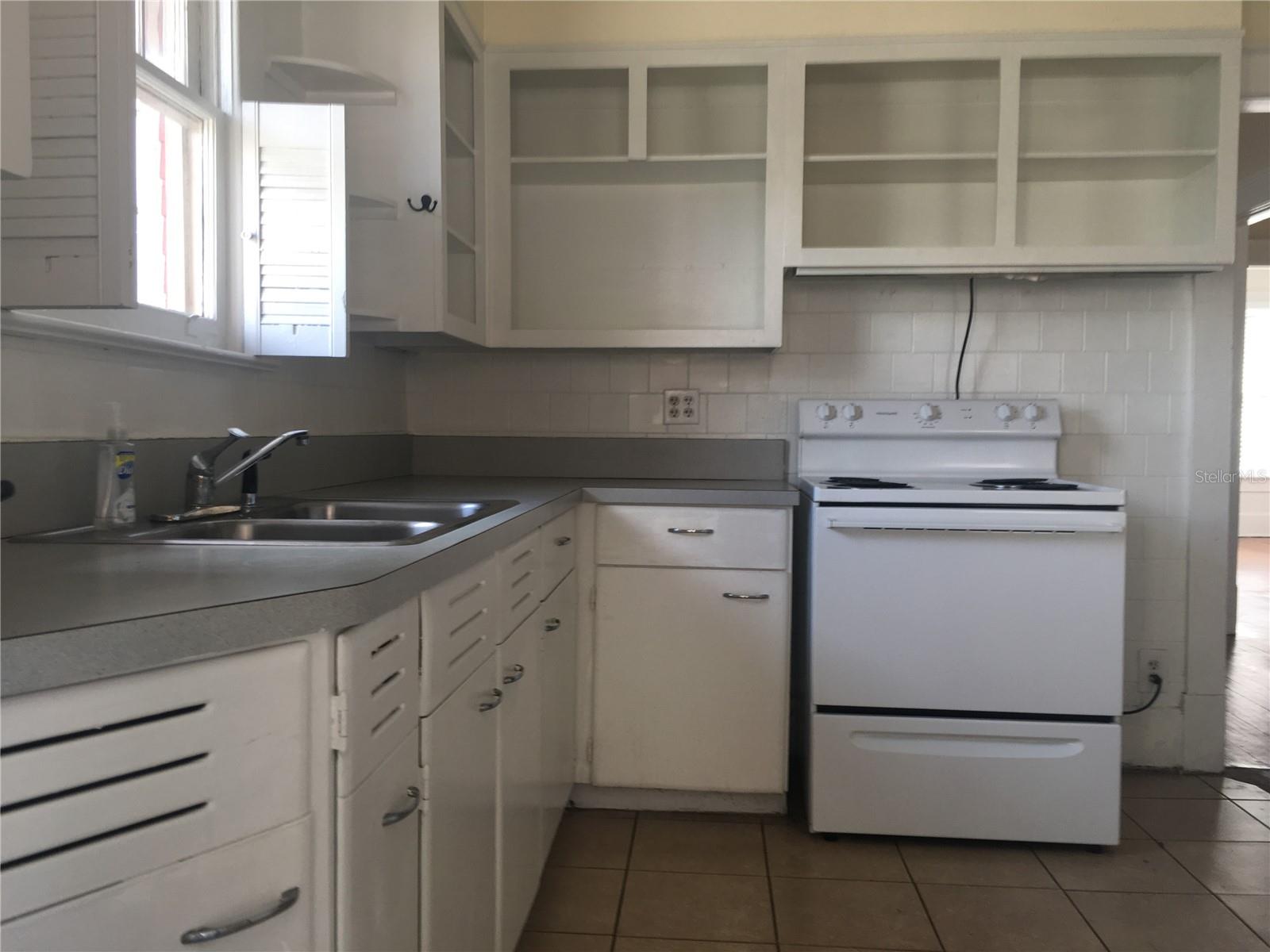 BENTWOOD - Residential Lease