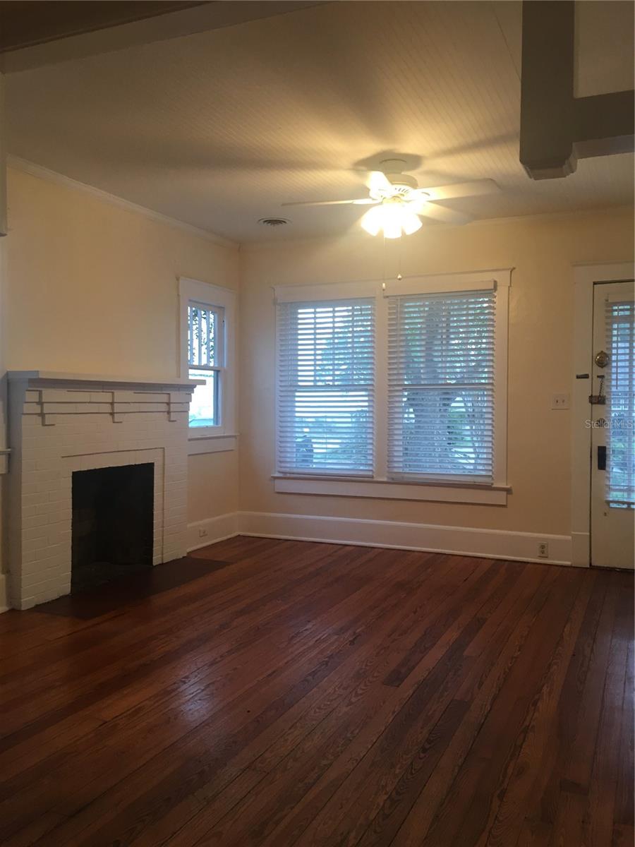 BENTWOOD - Residential Lease