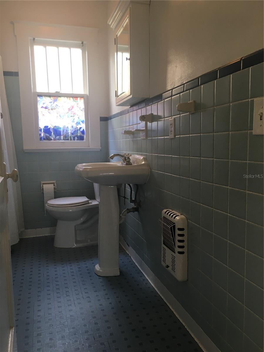 BENTWOOD - Residential Lease