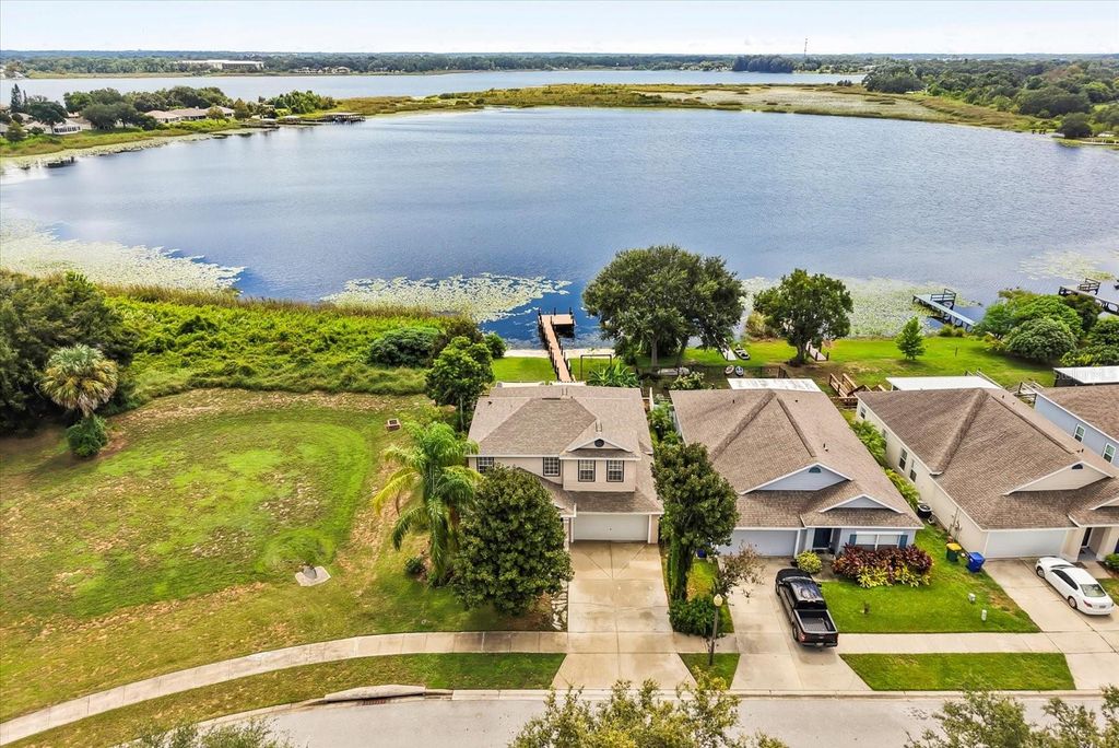 Photo of 1408 Kellogg Drive, Tavares, FL 32778 (MLS # S5134518)