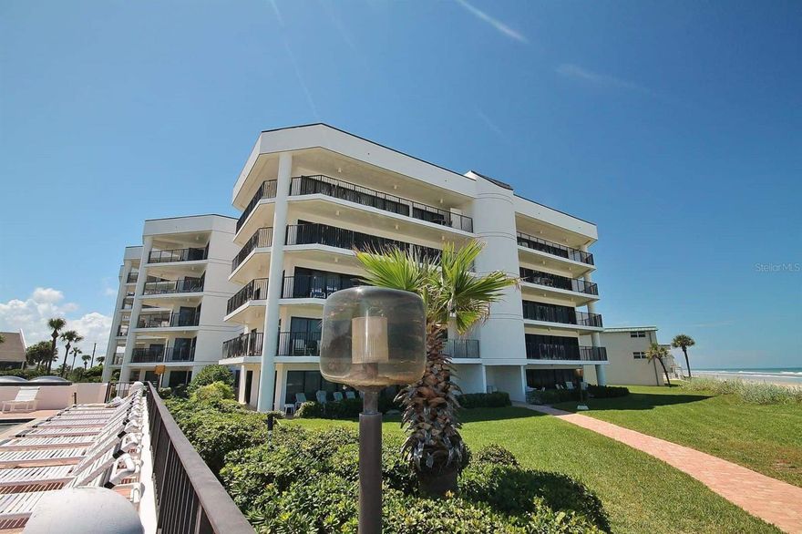 Beautiful Direct Ocean Property 2 bed 2 bath Unit for Sale. ;LocationDescription: Condo ;Water: City