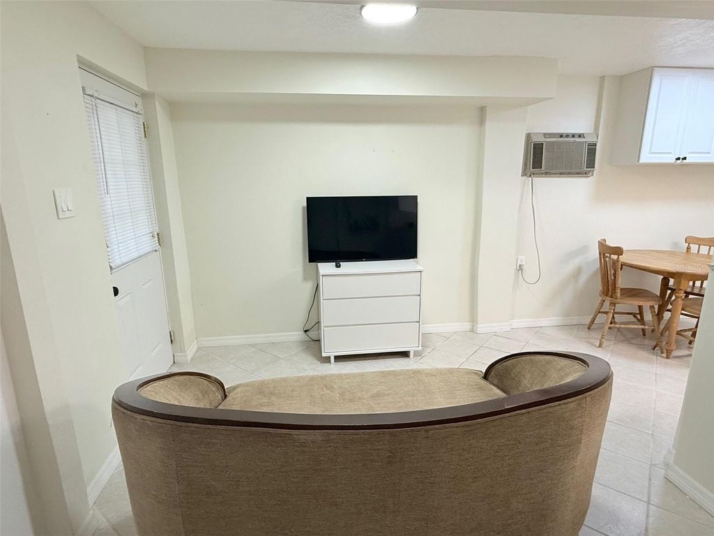 Photo of 707 40th Street W #B, Palmetto, FL 34221 (MLS # TB8481686)