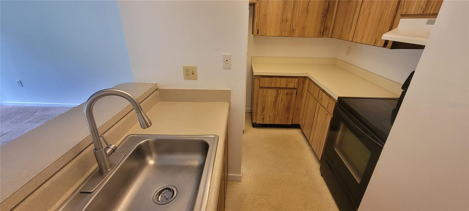 LAKESIDE CONDO APTS - Residential Lease