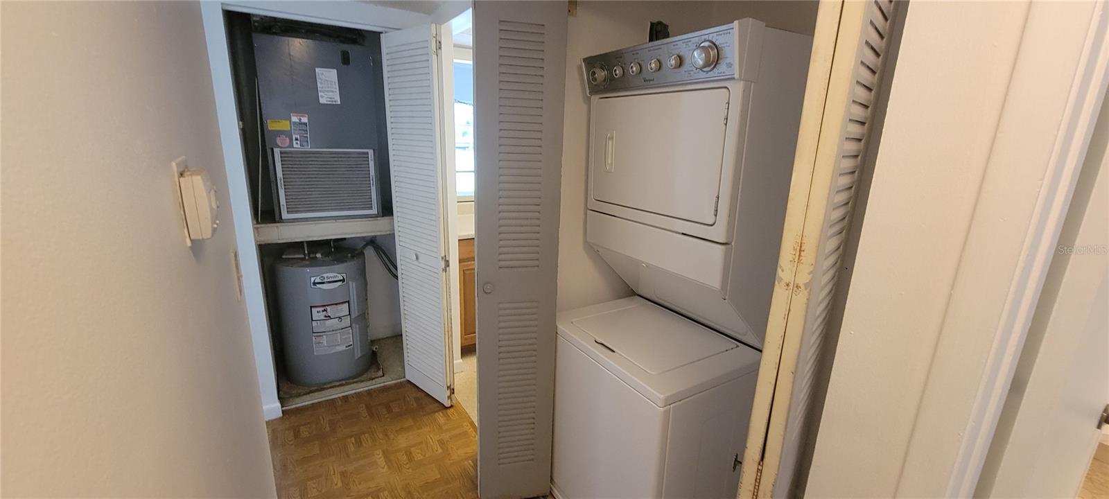 LAKESIDE CONDO APTS - Residential Lease