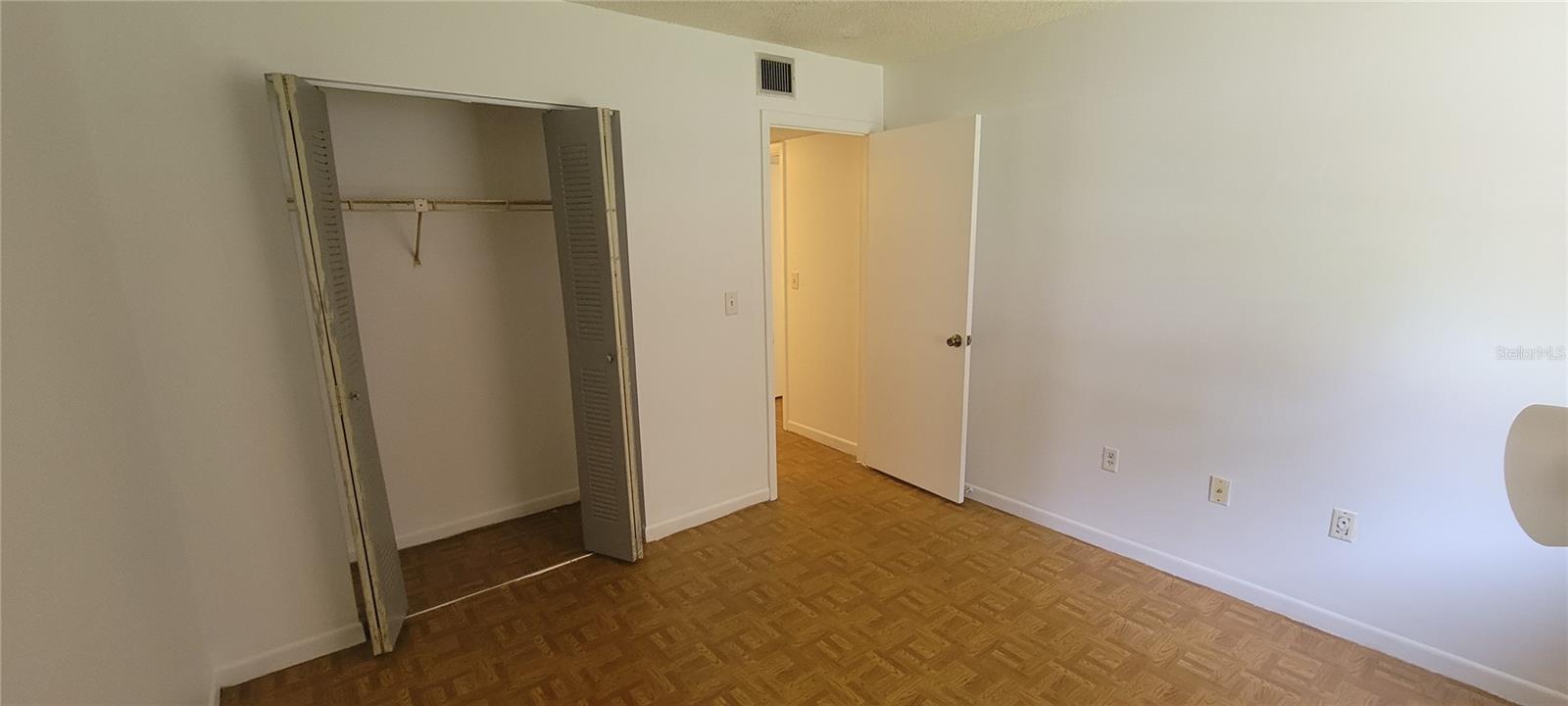 LAKESIDE CONDO APTS - Residential Lease