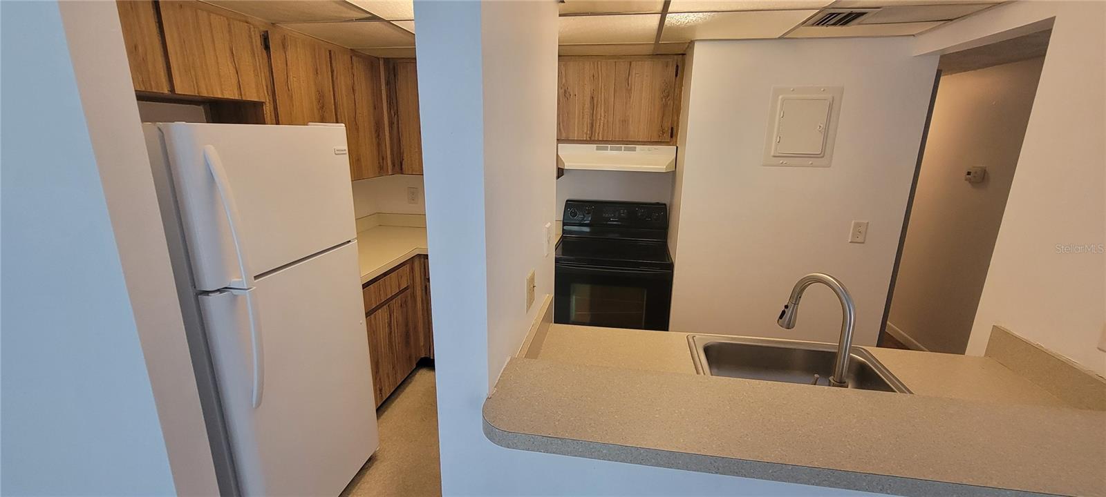 LAKESIDE CONDO APTS - Residential Lease