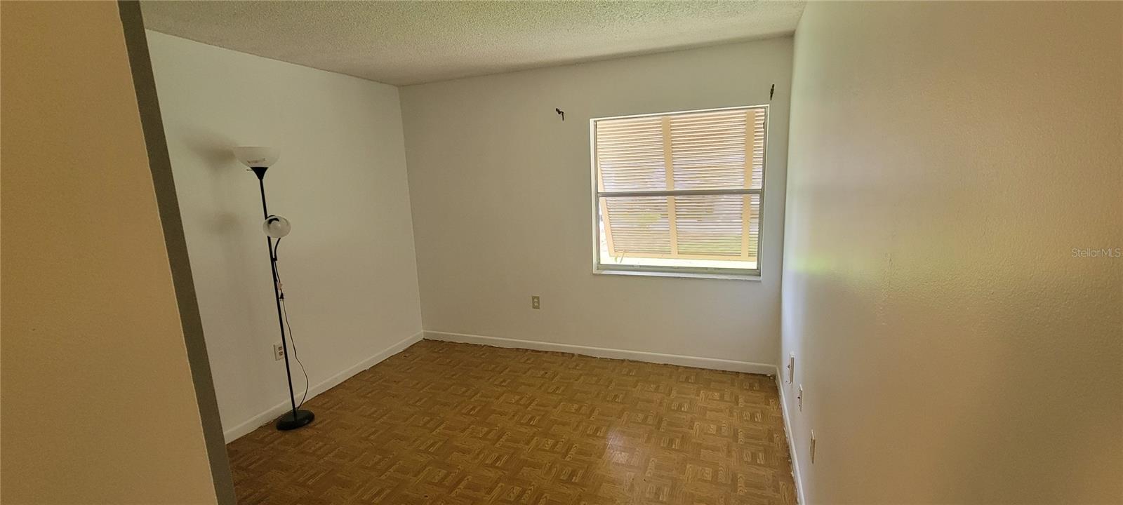 LAKESIDE CONDO APTS - Residential Lease