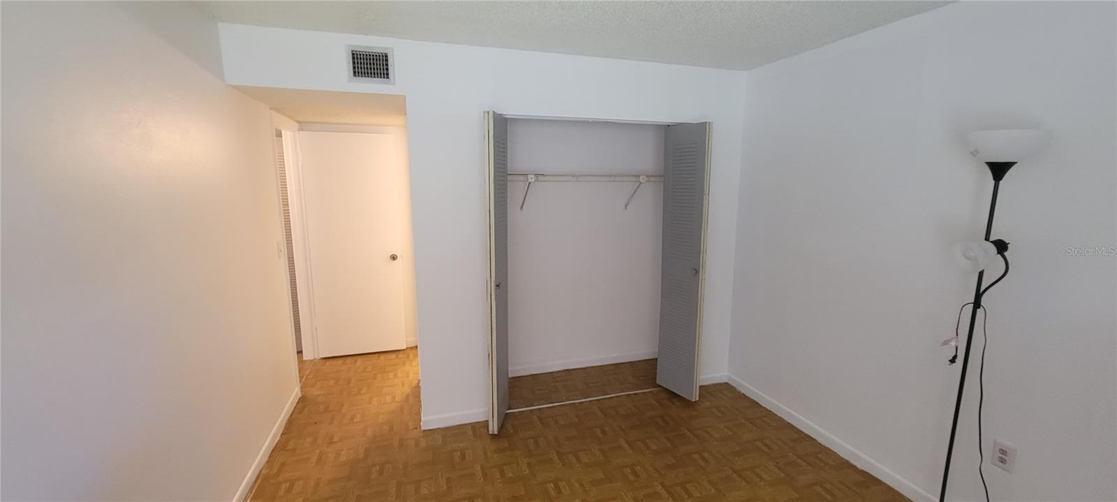 LAKESIDE CONDO APTS - Residential Lease