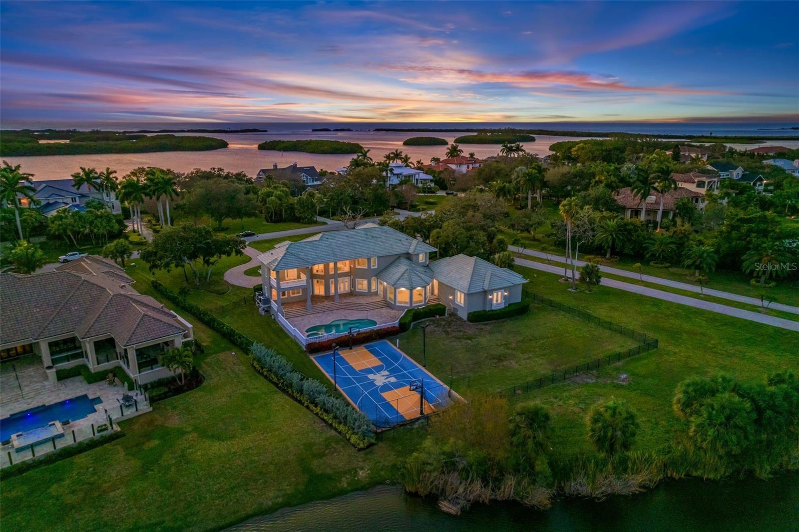 TIERRA VERDE - Residential